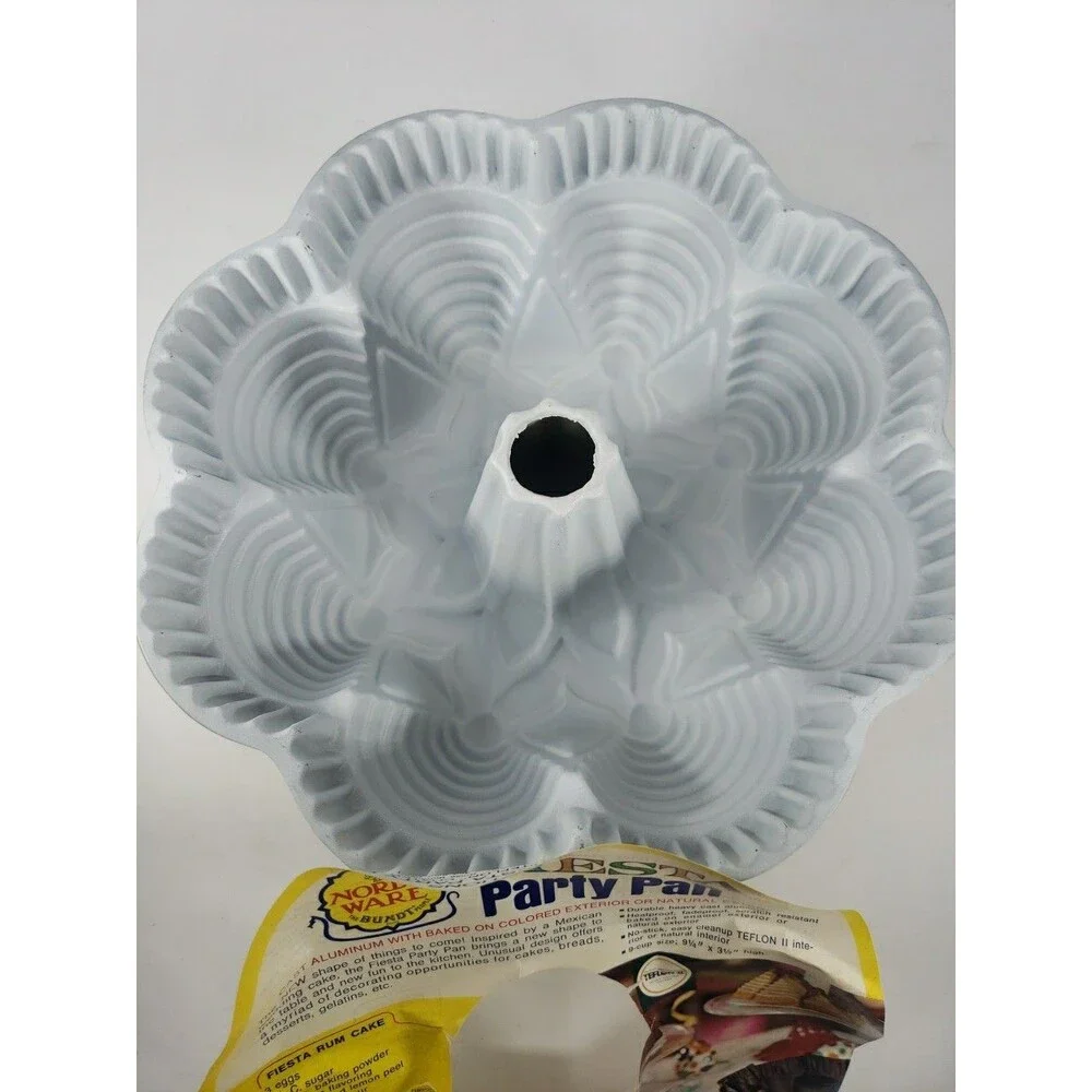 Vintage 1980s Nordic Ware Fiesta Party Pan Cast Aluminum Harvest Gold NOS USA